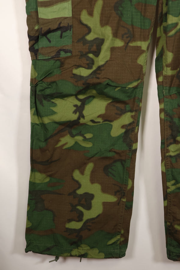 กางเกงขายาวลายพรางป่าใบไม้สีเขียวลายพราง ERDL แบบผ้า Ripstop สัญญา L-S ปี 1969 – มือสอง