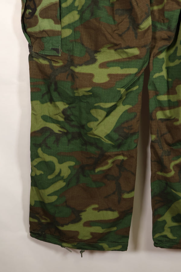 กางเกงขายาวลายพรางป่าใบไม้สีเขียวลายพราง ERDL แบบผ้า Ripstop สัญญา L-S ปี 1969 – มือสอง