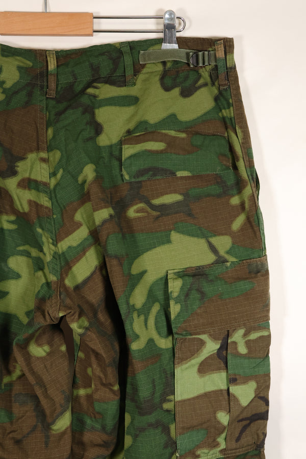 กางเกงขายาวลายพรางป่าใบไม้สีเขียวลายพราง ERDL แบบผ้า Ripstop สัญญา L-S ปี 1969 – มือสอง