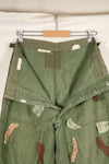 กางเกงยูทิลิตี้ MEDIUM OG-107 รุ่นต้นปี 1960, ประเภท I Baker Trousers, ลายพราง, ปรับเปลี่ยนสำหรับการใช้งานซุ่มยิง