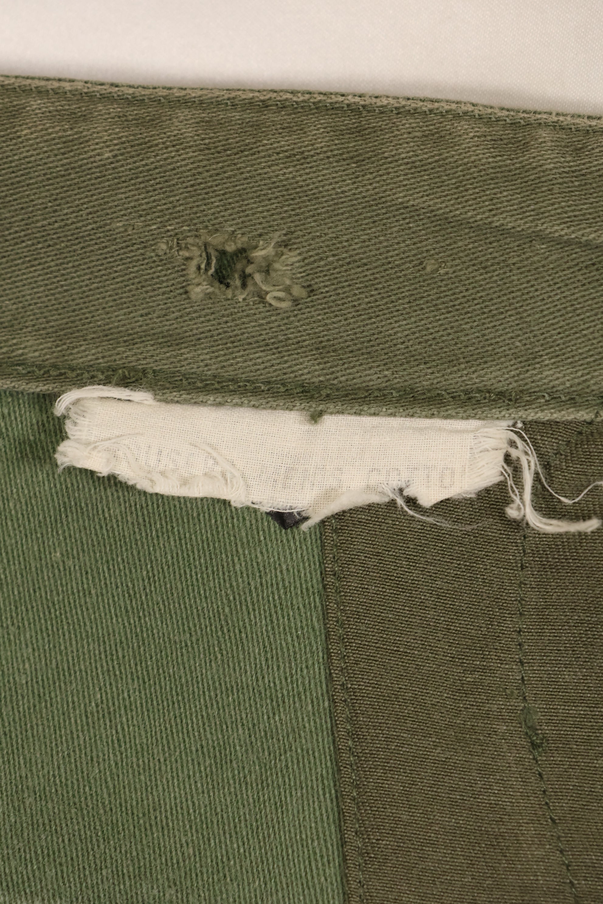 กางเกงยูทิลิตี้ MEDIUM OG-107 รุ่นต้นปี 1960, ประเภท I Baker Trousers, ลายพราง, ปรับเปลี่ยนสำหรับการใช้งานซุ่มยิง