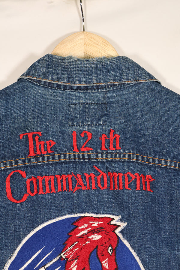 ปลายทศวรรษ 1970, กองทัพอากาศสหรัฐฯ, แจ็คเก็ตทัวร์ 'The 12th Commandment', กางเกงยีนส์ Levi's 70505 Big E, มือสอง