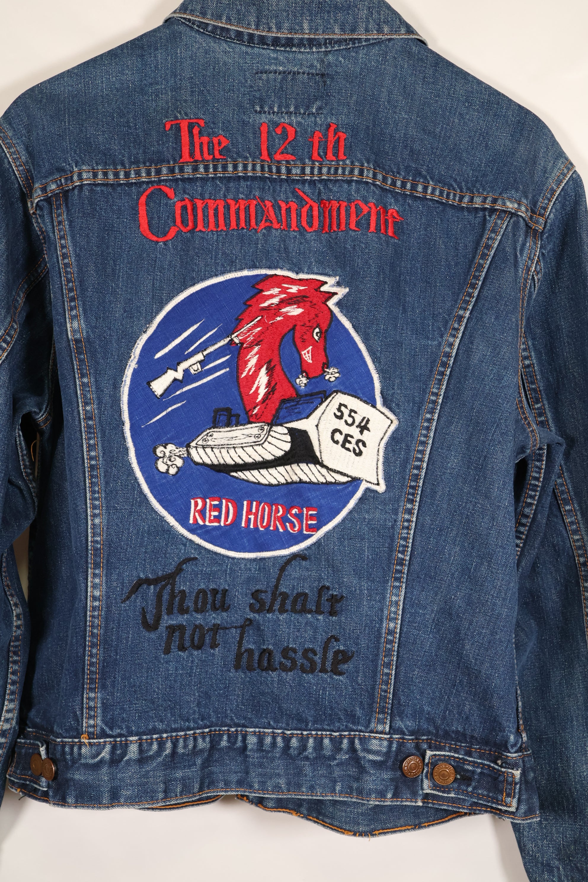 ปลายทศวรรษ 1970, กองทัพอากาศสหรัฐฯ, แจ็คเก็ตทัวร์ 'The 12th Commandment', กางเกงยีนส์ Levi's 70505 Big E, มือสอง
