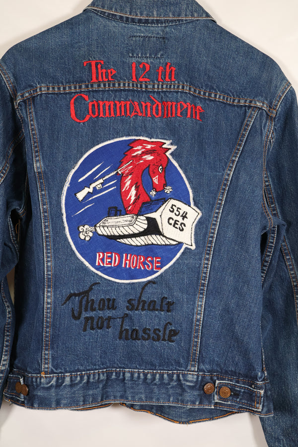 ปลายทศวรรษ 1970, กองทัพอากาศสหรัฐฯ, แจ็คเก็ตทัวร์ 'The 12th Commandment', กางเกงยีนส์ Levi's 70505 Big E, มือสอง
