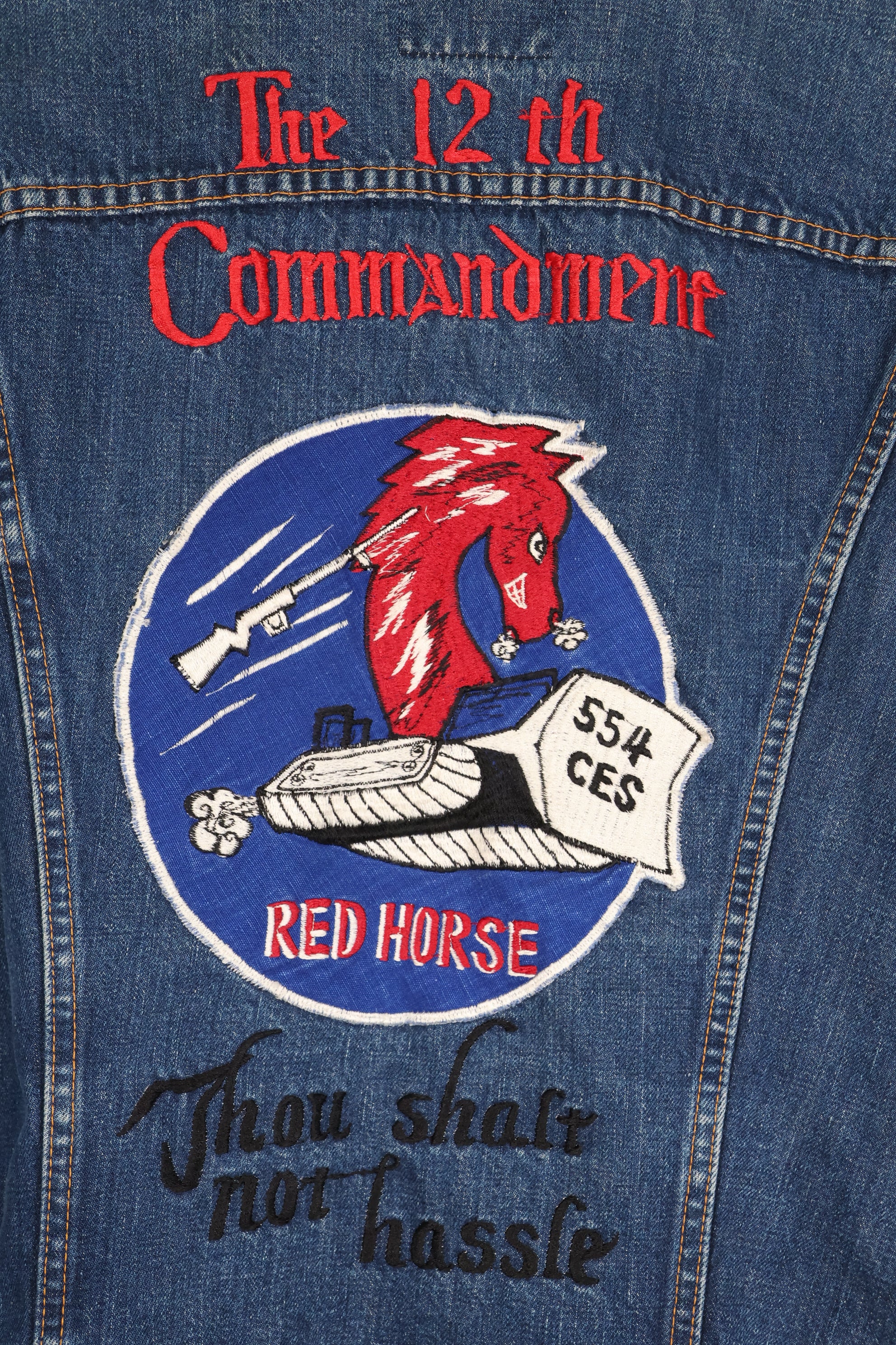 ปลายทศวรรษ 1970, กองทัพอากาศสหรัฐฯ, แจ็คเก็ตทัวร์ 'The 12th Commandment', กางเกงยีนส์ Levi's 70505 Big E, มือสอง