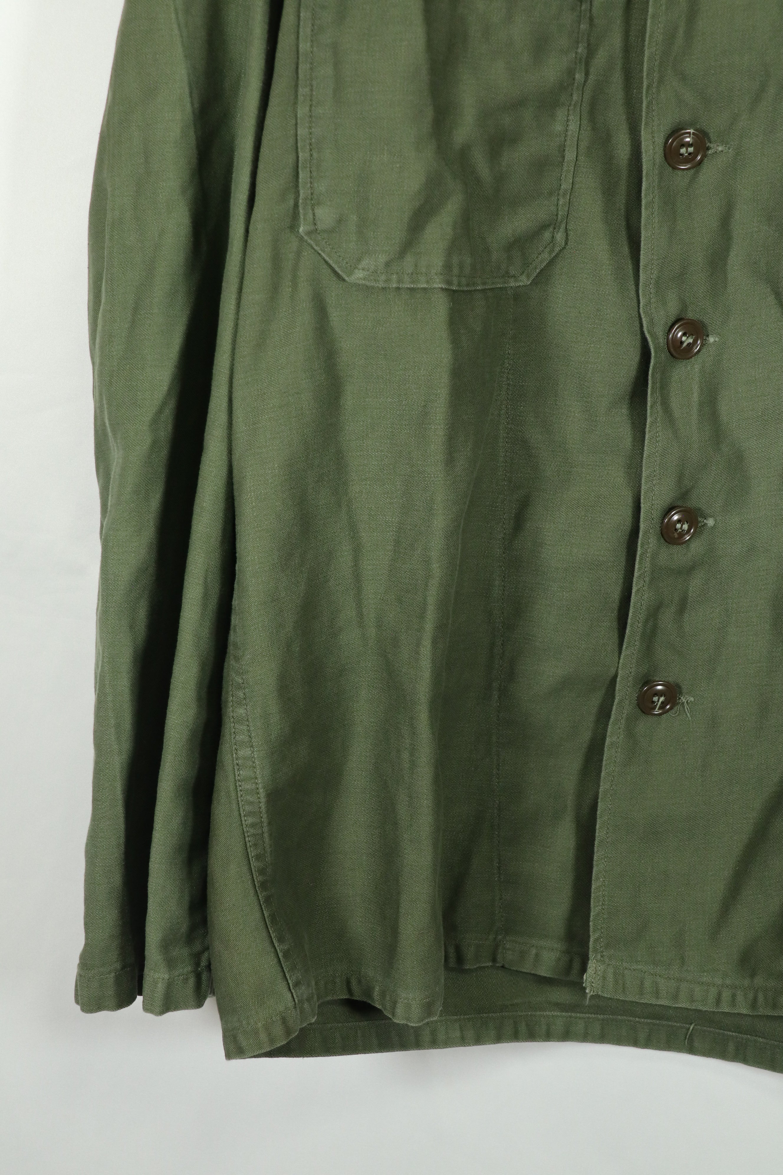 เสื้อเชิ้ตยูทิลิตี้ OG-107 แท้ ล็อตแรก มือสอง แพทช์ได้รับการซ่อมแซมแล้ว