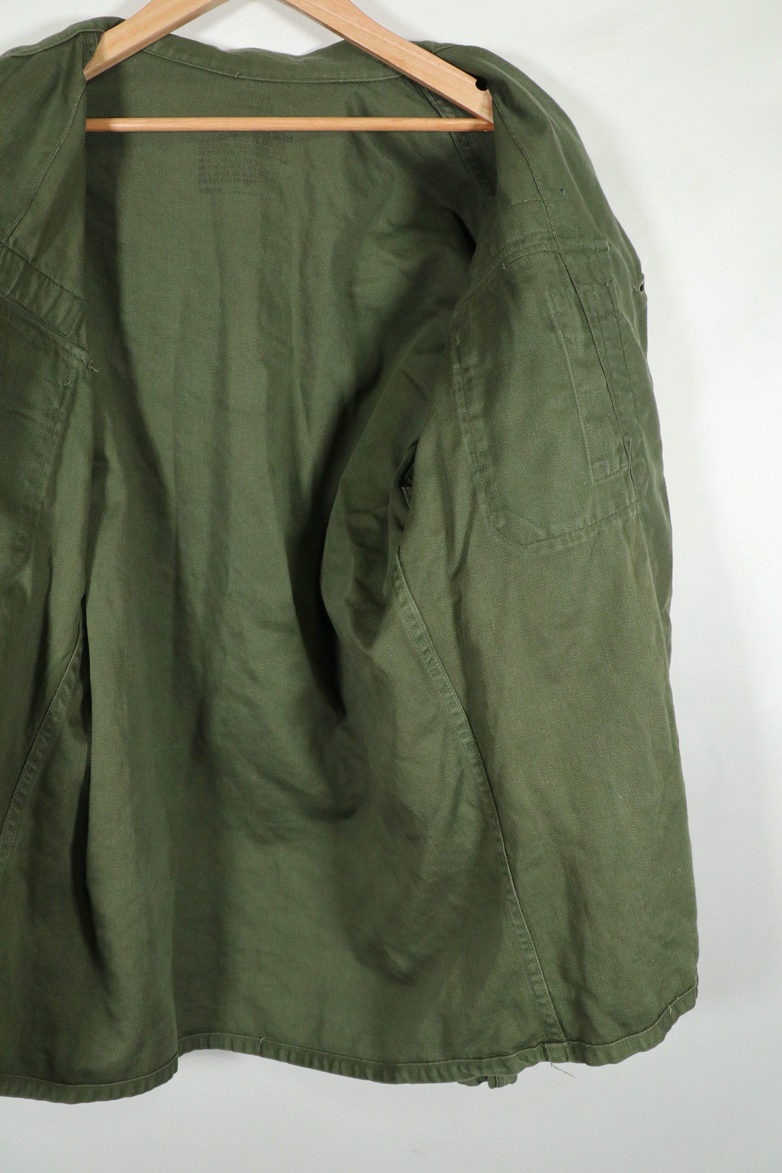 เสื้อเชิ้ตยูทิลิตี้ OG-107 แท้ ล็อตแรก มือสอง แพทช์ได้รับการซ่อมแซมแล้ว