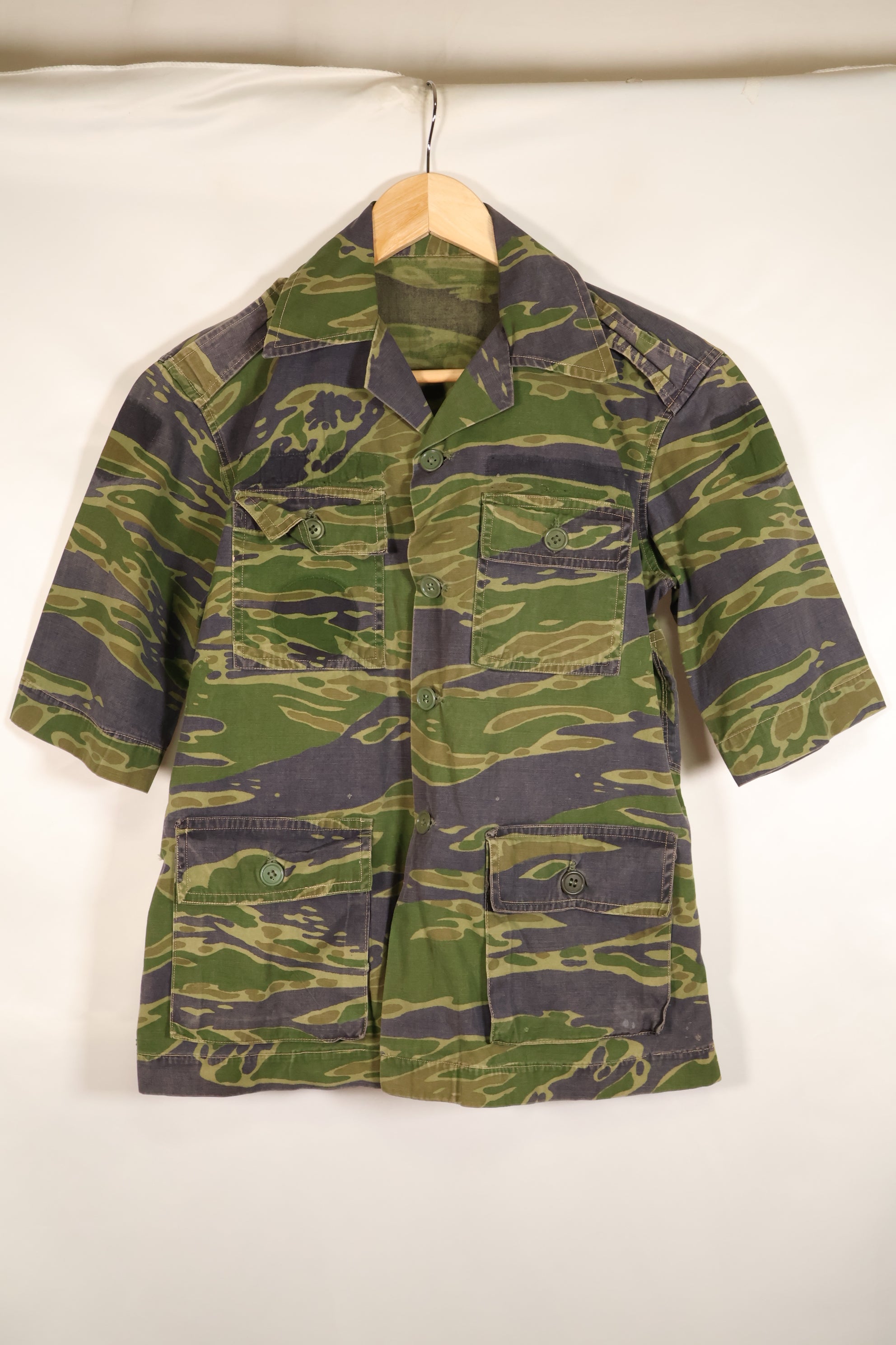 ผ้าแท้ ผลิตหลังสงคราม กองทัพเรือเวียดนามใต้ (VNMC) แบบที่ 5 เสื้อลายเสือ มือสอง