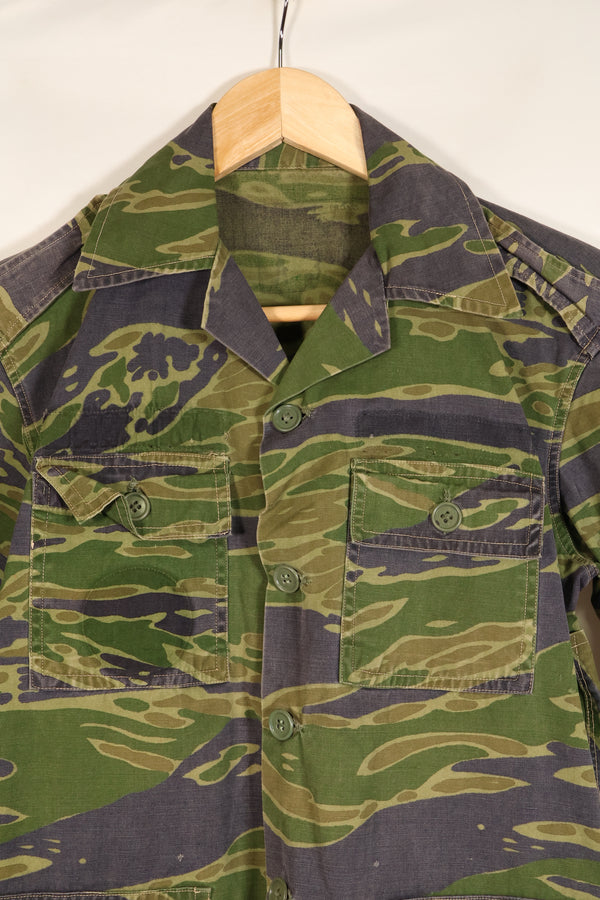 ผ้าแท้ ผลิตหลังสงคราม กองทัพเรือเวียดนามใต้ (VNMC) แบบที่ 5 เสื้อลายเสือ มือสอง