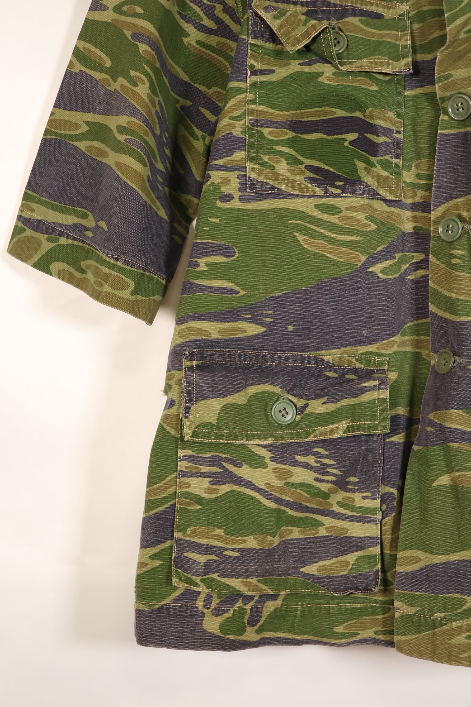 ผ้าแท้ ผลิตหลังสงคราม กองทัพเรือเวียดนามใต้ (VNMC) แบบที่ 5 เสื้อลายเสือ มือสอง