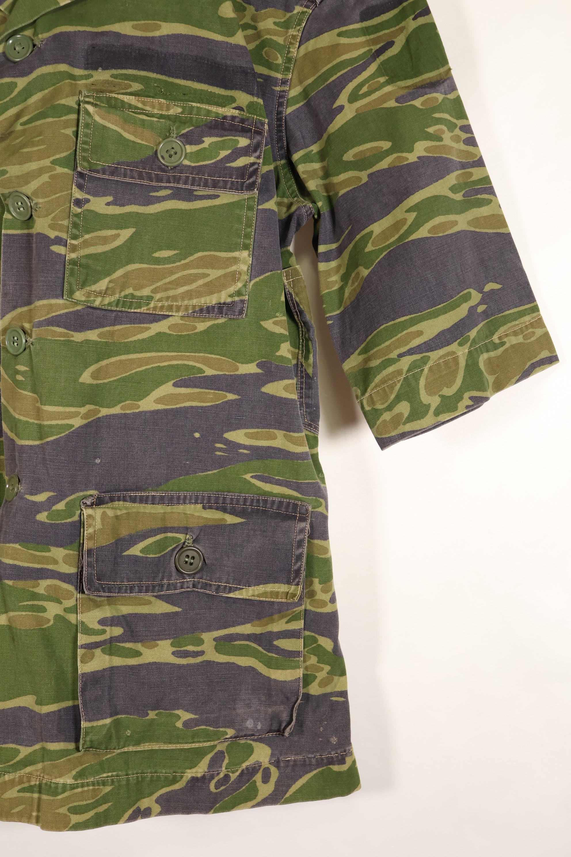ผ้าแท้ ผลิตหลังสงคราม กองทัพเรือเวียดนามใต้ (VNMC) แบบที่ 5 เสื้อลายเสือ มือสอง