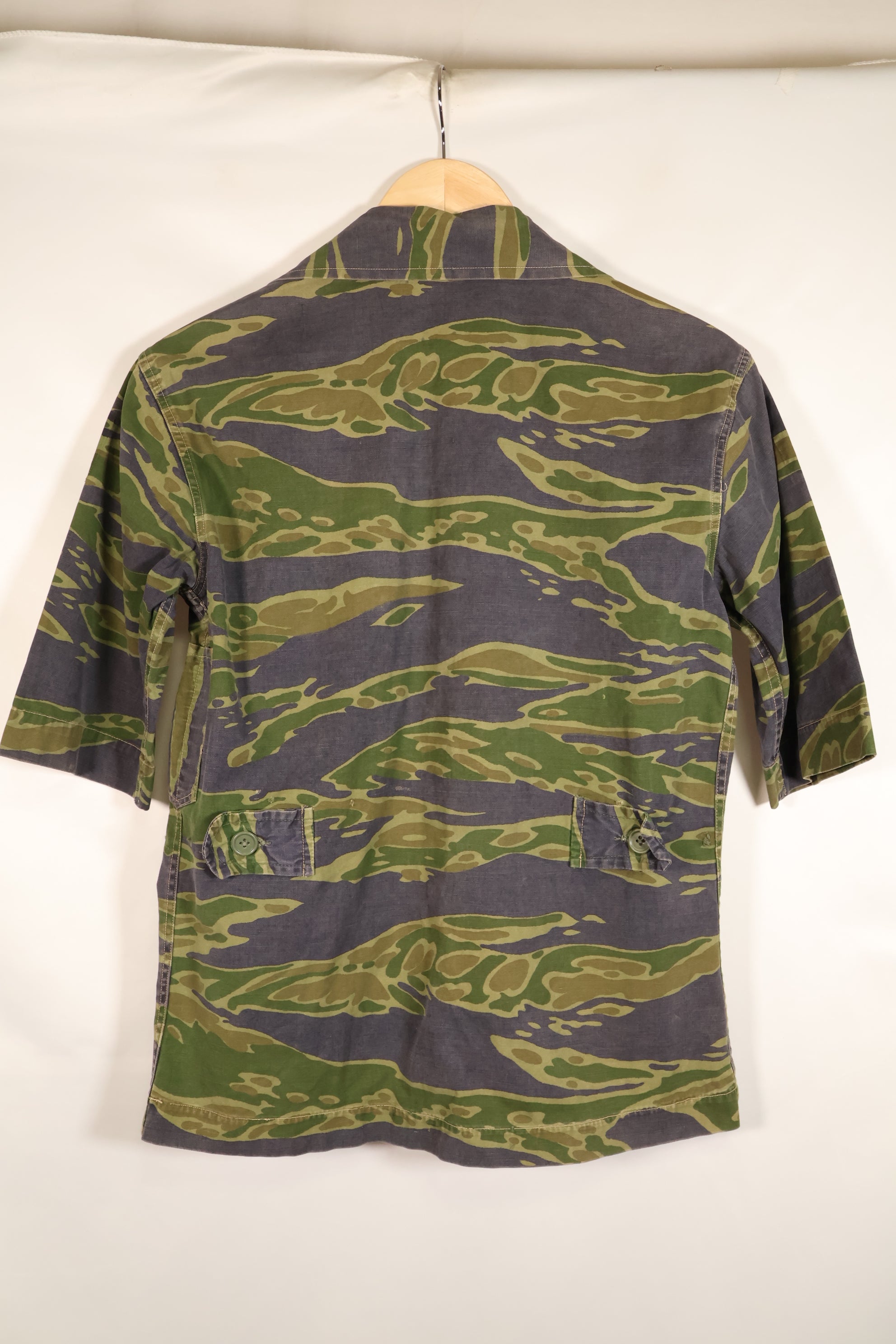 ผ้าแท้ ผลิตหลังสงคราม กองทัพเรือเวียดนามใต้ (VNMC) แบบที่ 5 เสื้อลายเสือ มือสอง