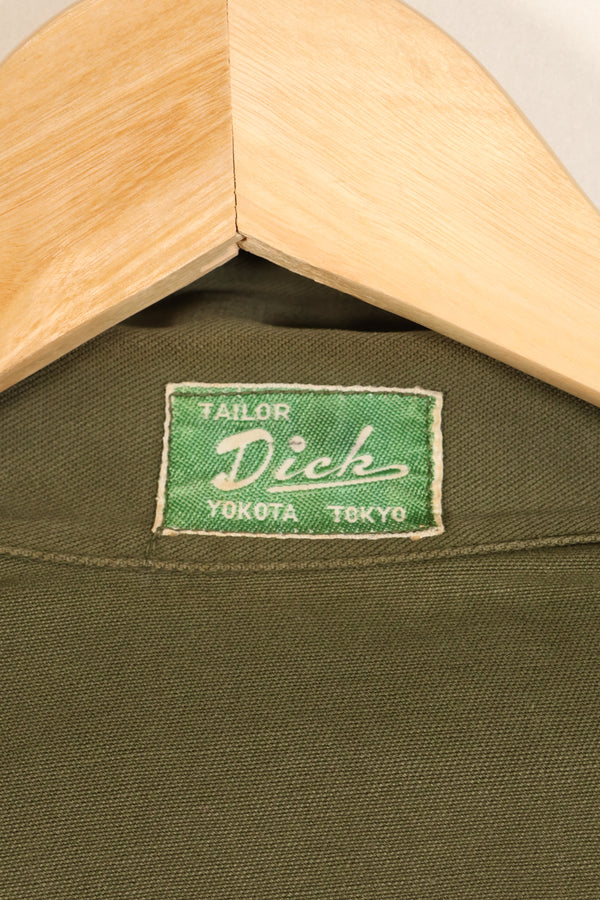 ประมาณปลายทศวรรษ 1960; ผลิตในญี่ปุ่น; แบรนด์ Taylor; เสื้อยูทิลิตี้ OG-107; ฐานทัพอากาศโยโกตา; มือสอง
