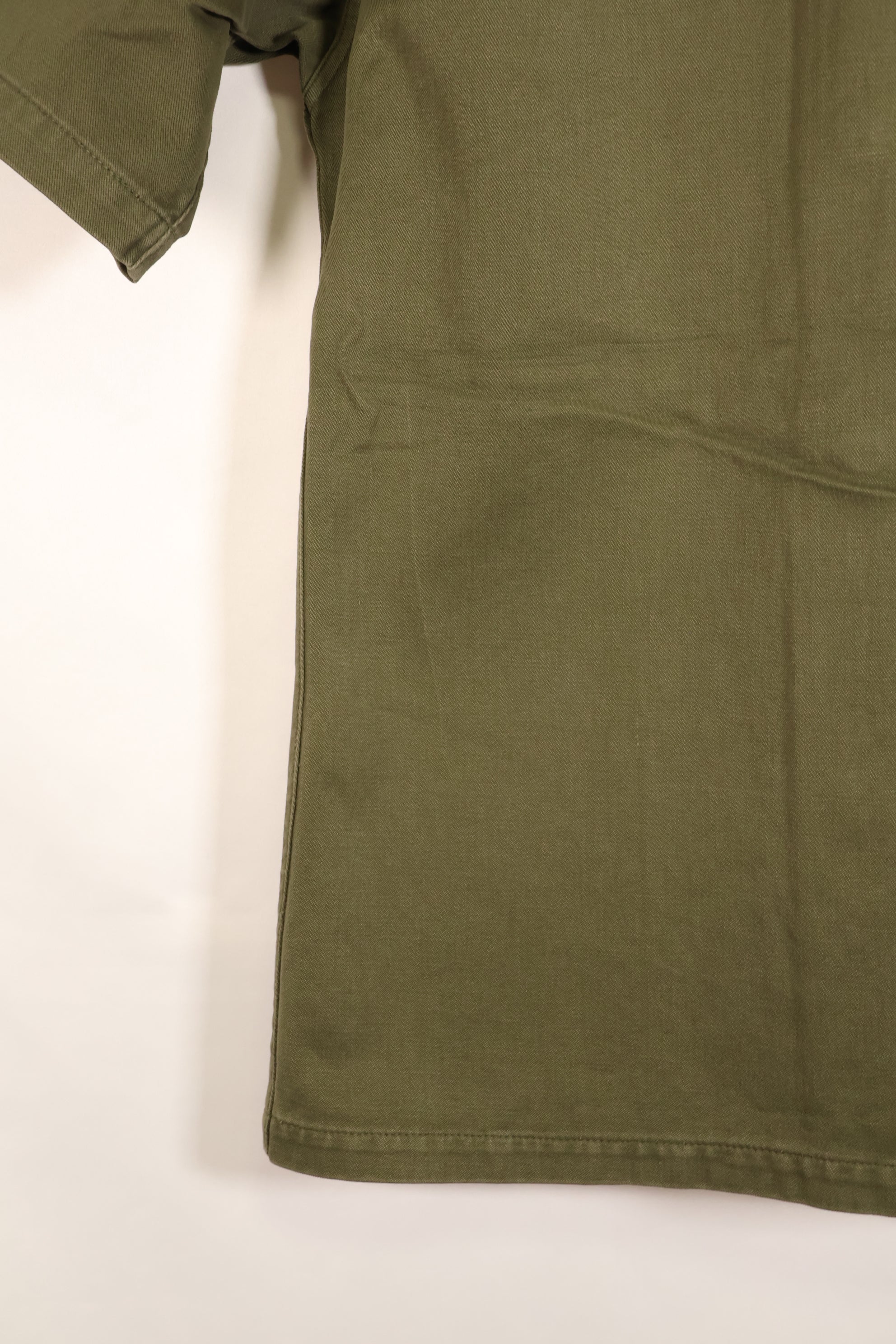 ประมาณปลายทศวรรษ 1960; ผลิตในญี่ปุ่น; แบรนด์ Taylor; เสื้อยูทิลิตี้ OG-107; ฐานทัพอากาศโยโกตา; มือสอง