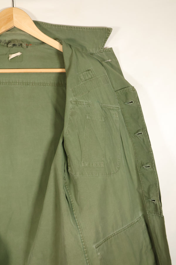 สัญญาประมาณปี 1966–67: เสื้อแจ็คเก็ตพรางลายพรางป่า รุ่นที่ 3 ของ S-R, หมวกเบเรต์สีเขียว, มือสอง
