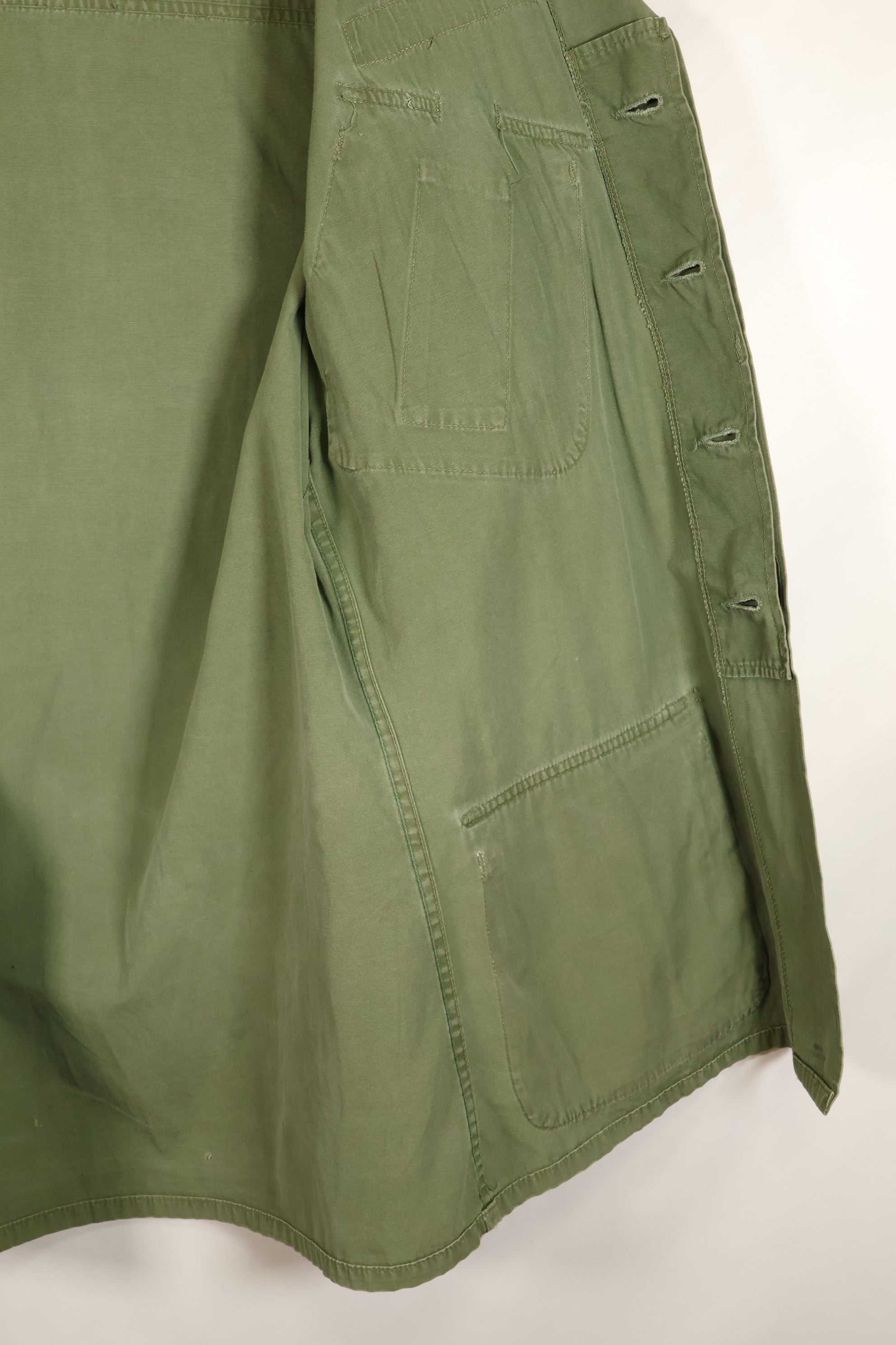 สัญญาประมาณปี 1966–67: เสื้อแจ็คเก็ตพรางลายพรางป่า รุ่นที่ 3 ของ S-R, หมวกเบเรต์สีเขียว, มือสอง