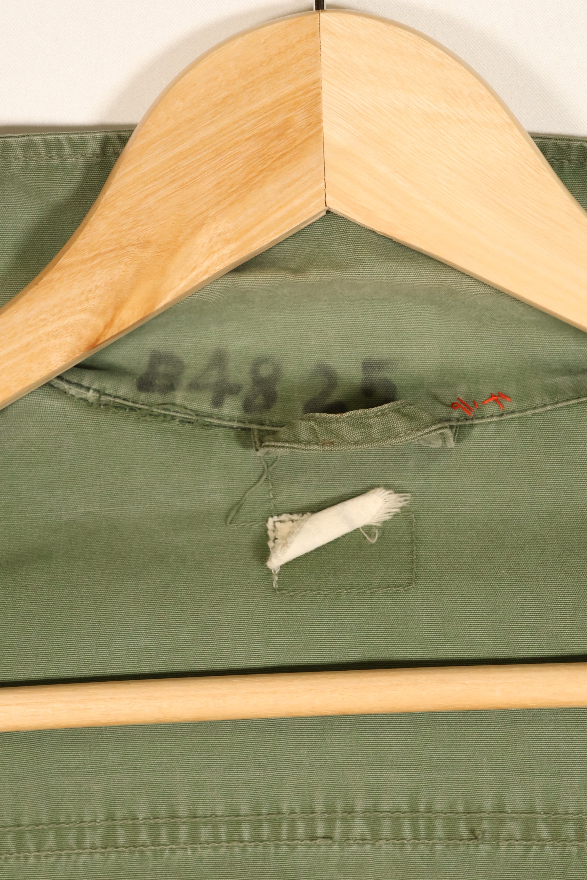 สัญญาประมาณปี 1966–67: เสื้อแจ็คเก็ตพรางลายพรางป่า รุ่นที่ 3 ของ S-R, หมวกเบเรต์สีเขียว, มือสอง