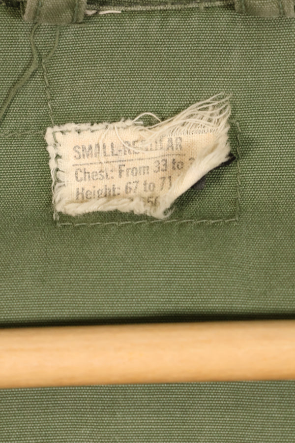 สัญญาประมาณปี 1966–67: เสื้อแจ็คเก็ตพรางลายพรางป่า รุ่นที่ 3 ของ S-R, หมวกเบเรต์สีเขียว, มือสอง