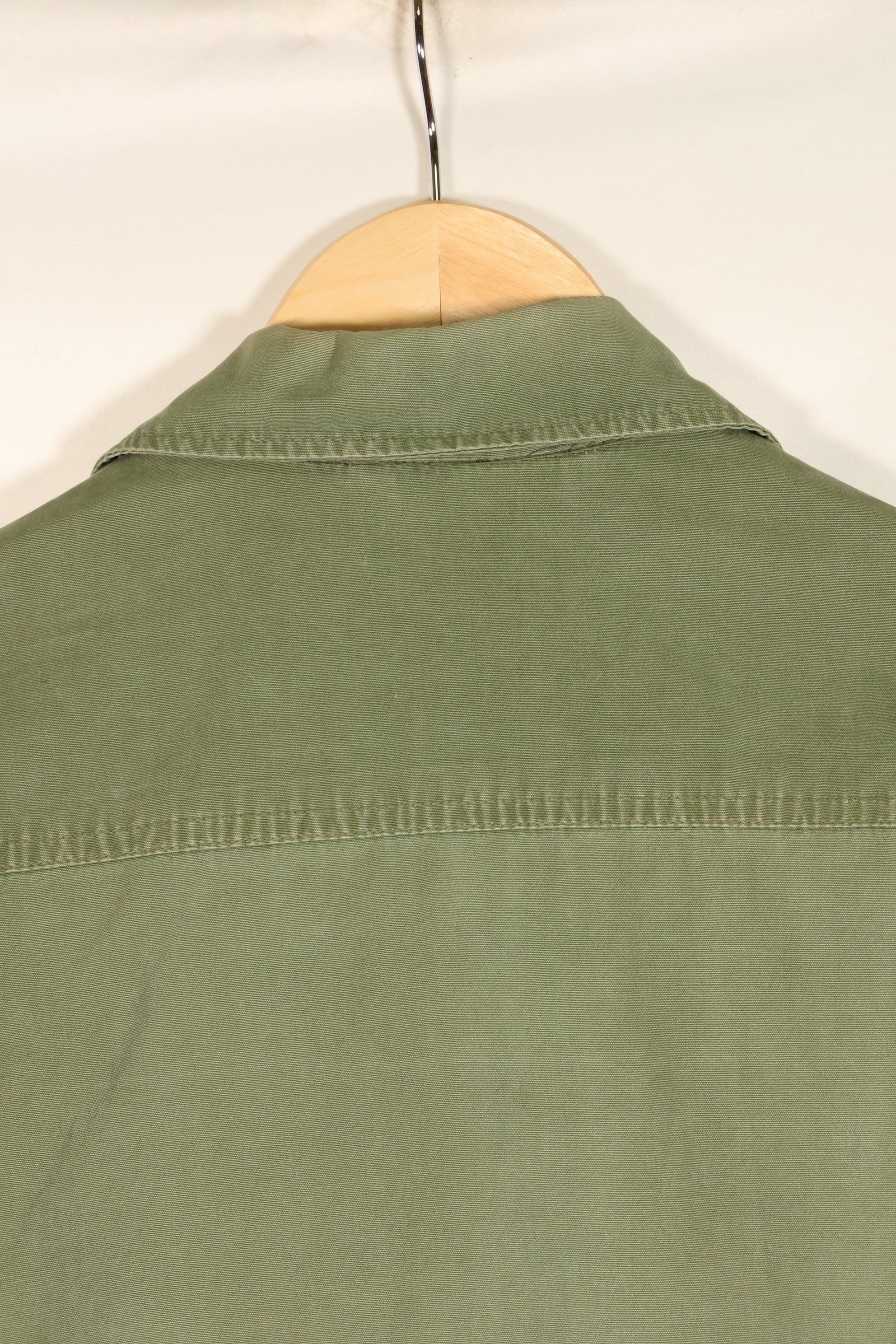 สัญญาประมาณปี 1966–67: เสื้อแจ็คเก็ตพรางลายพรางป่า รุ่นที่ 3 ของ S-R, หมวกเบเรต์สีเขียว, มือสอง