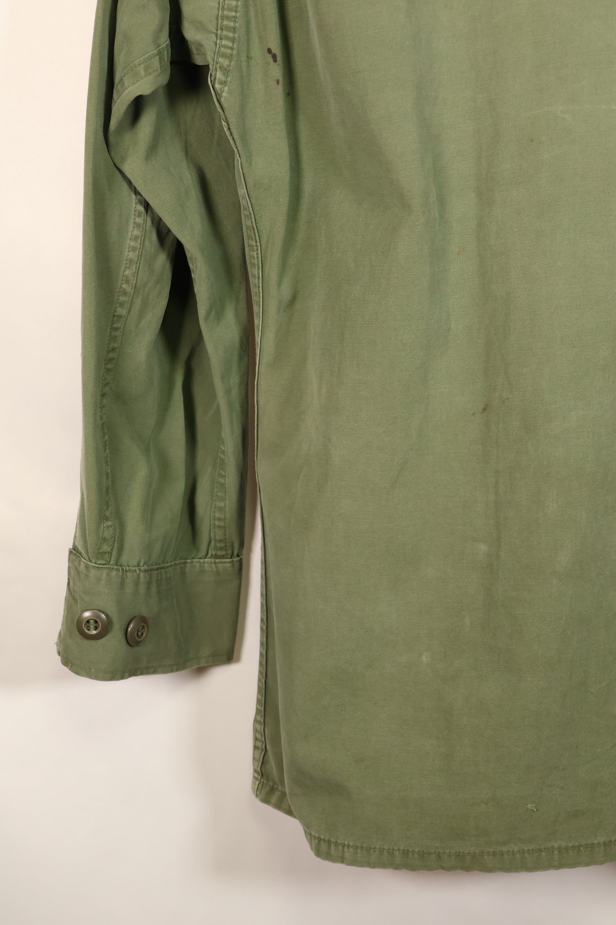สัญญาประมาณปี 1966–67: เสื้อแจ็คเก็ตพรางลายพรางป่า รุ่นที่ 3 ของ S-R, หมวกเบเรต์สีเขียว, มือสอง