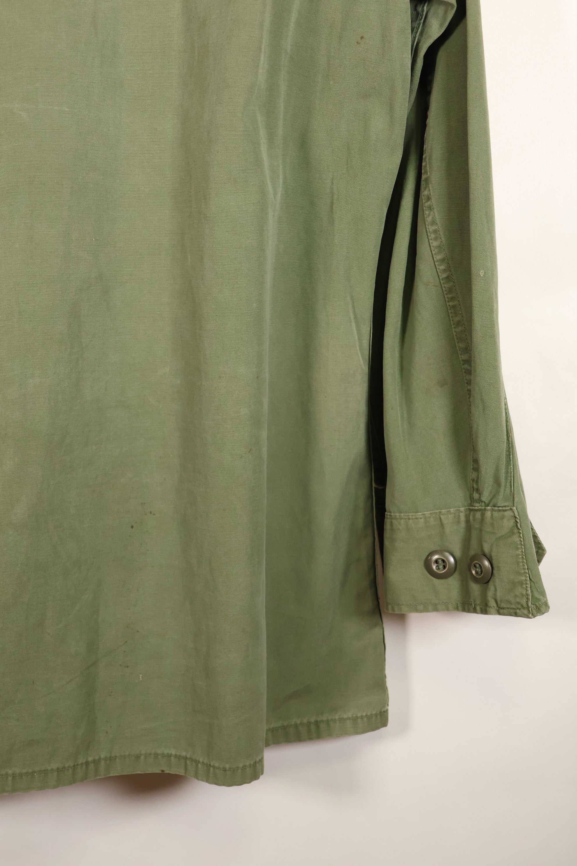 สัญญาประมาณปี 1966–67: เสื้อแจ็คเก็ตพรางลายพรางป่า รุ่นที่ 3 ของ S-R, หมวกเบเรต์สีเขียว, มือสอง