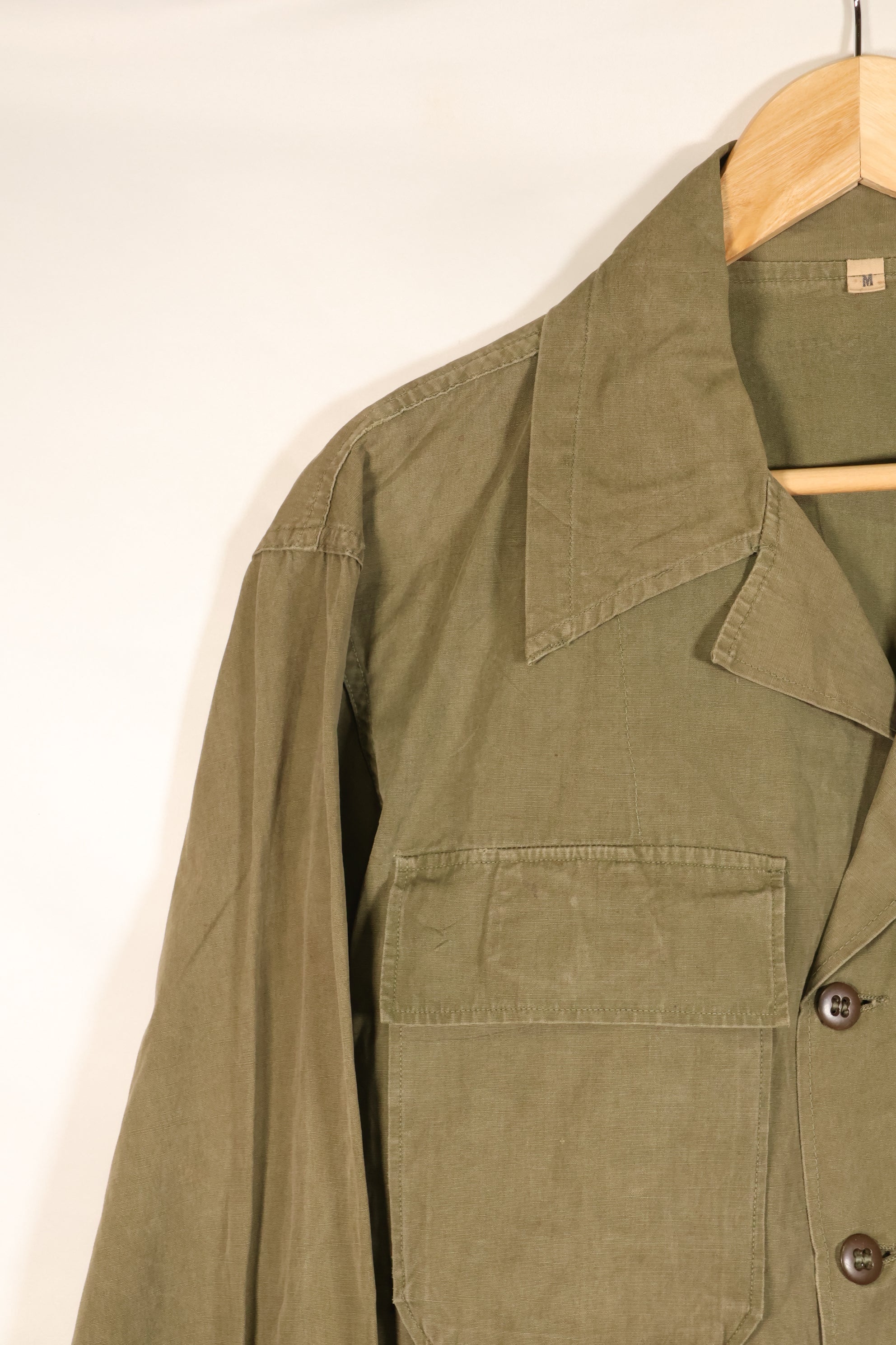 ทศวรรษ 1940, ขนาด M, ต้นแบบ, กองทัพสหรัฐฯ, เสื้อป๊อปลินฝ้ายสำหรับป่า, มือสอง