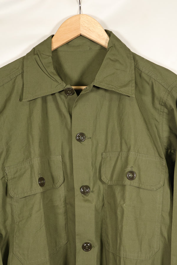 ทศวรรษ 1960 ประมาณขนาด Medium กองทัพเรือสหรัฐฯ เสื้อยูทิลิตี้ ผ้าป๊อปลิน เนื้อบาง แทบไม่เคยใช้งาน