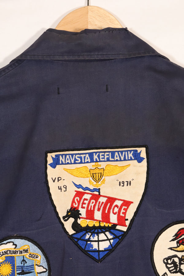 เสื้อแจ็คเก็ตบำรุงรักษาดาดฟ้าสำหรับลาดตระเวนต่อต้านเรือดำน้ำของกองทัพเรือสหรัฐฯ ปี 1968 พร้อมแผ่นป้ายที่ผลิตในท้องถิ่น มือสอง