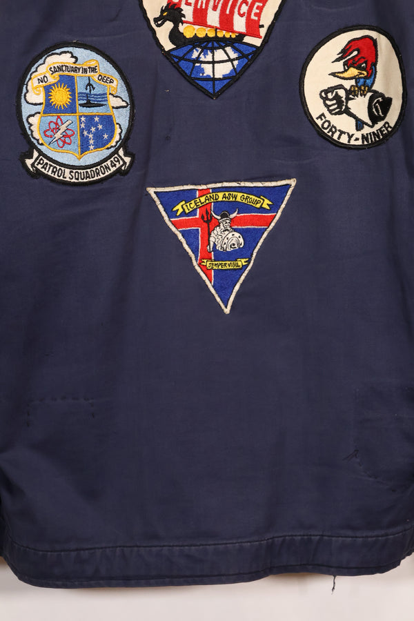 เสื้อแจ็คเก็ตบำรุงรักษาดาดฟ้าสำหรับลาดตระเวนต่อต้านเรือดำน้ำของกองทัพเรือสหรัฐฯ ปี 1968 พร้อมแผ่นป้ายที่ผลิตในท้องถิ่น มือสอง