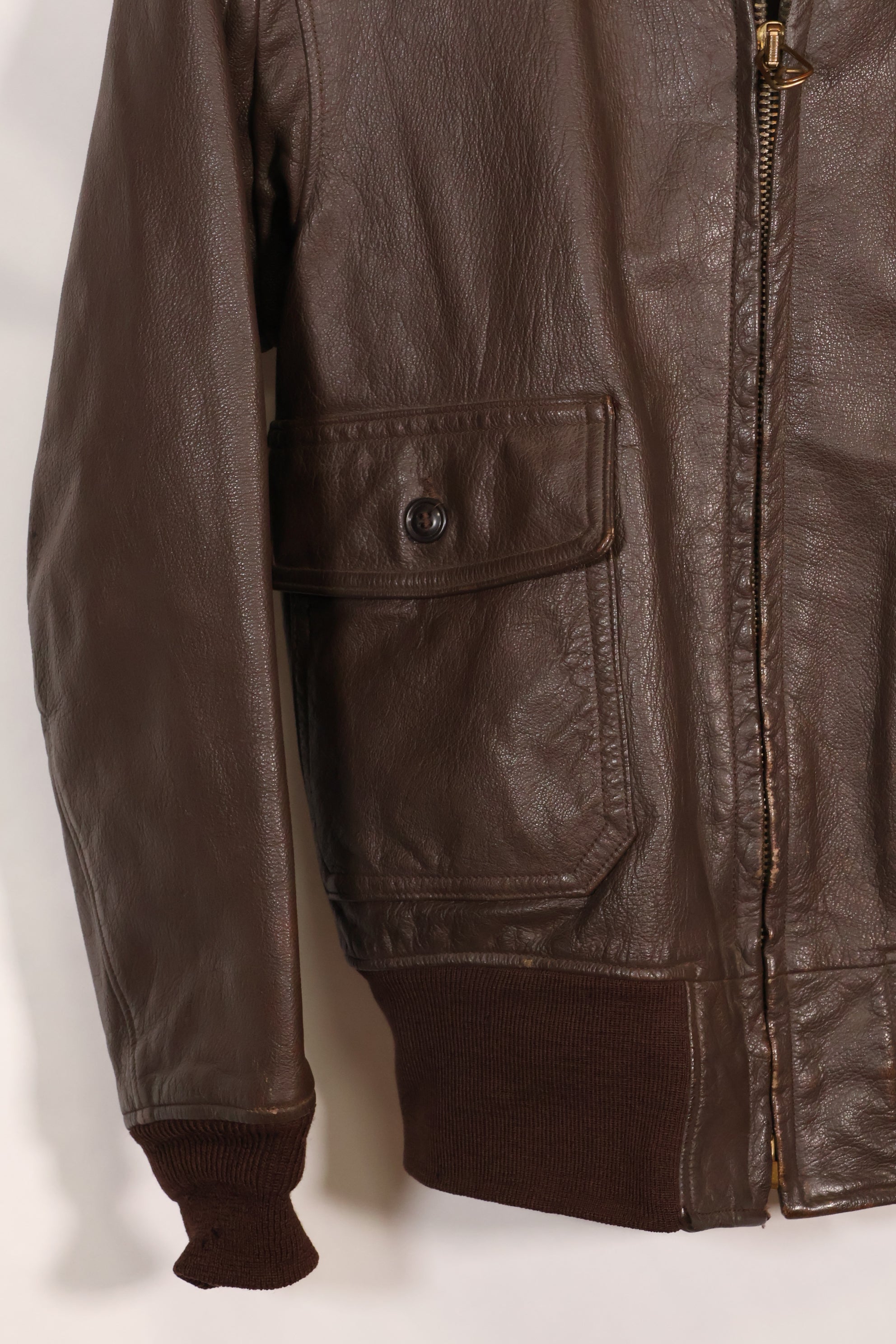เสื้อแจ็คเก็ต G-1 Flight Jacket ของกองทัพเรือสหรัฐฯ มือสองจากช่วงปี 1950-1960 ไม่มีฉลากสัญญา