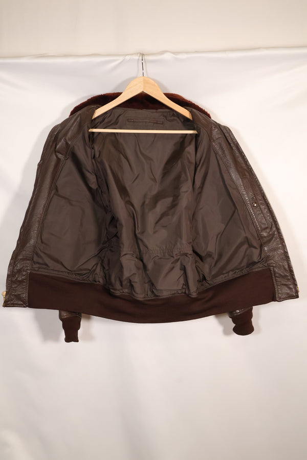 เสื้อแจ็คเก็ต G-1 Flight Jacket ของกองทัพเรือสหรัฐฯ มือสองจากช่วงปี 1950-1960 ไม่มีฉลากสัญญา