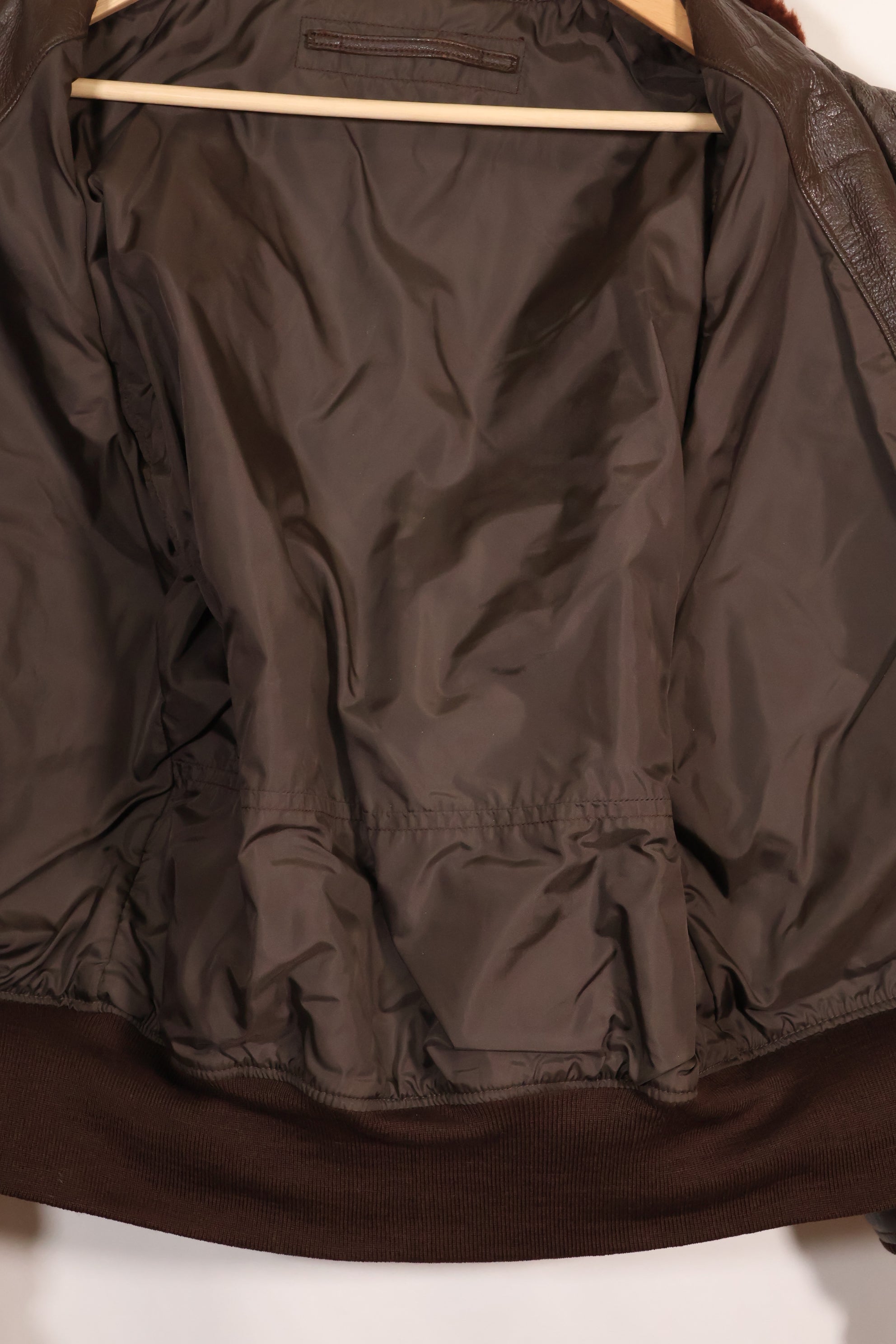 เสื้อแจ็คเก็ต G-1 Flight Jacket ของกองทัพเรือสหรัฐฯ มือสองจากช่วงปี 1950-1960 ไม่มีฉลากสัญญา