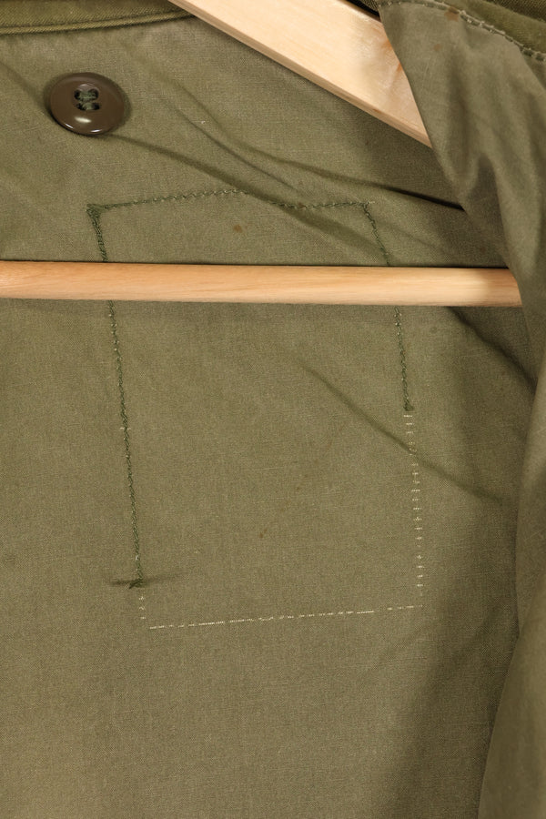 ช่วงต้นทศวรรษ 1970 ขนาดประมาณ MEDIUM รุ่นที่ 3 M65 แจ็คเก็ตสนาม ไม่มีป้ายขนาด สินค้ามือสอง