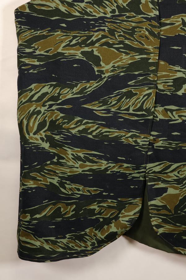ประมาณปี 1970: เสื้อกั๊กสีลายเสือ Subania, ผลิตโดย Tai Taylor, ไม่เคยสวมใส่