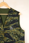 ประมาณปี 1970: เสื้อกั๊กสีลายเสือ Subania, ผลิตโดย Tai Taylor, ไม่เคยสวมใส่