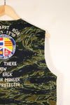 ประมาณปี 1970: เสื้อกั๊กสีลายเสือ Subania, ผลิตโดย Tai Taylor, ไม่เคยสวมใส่