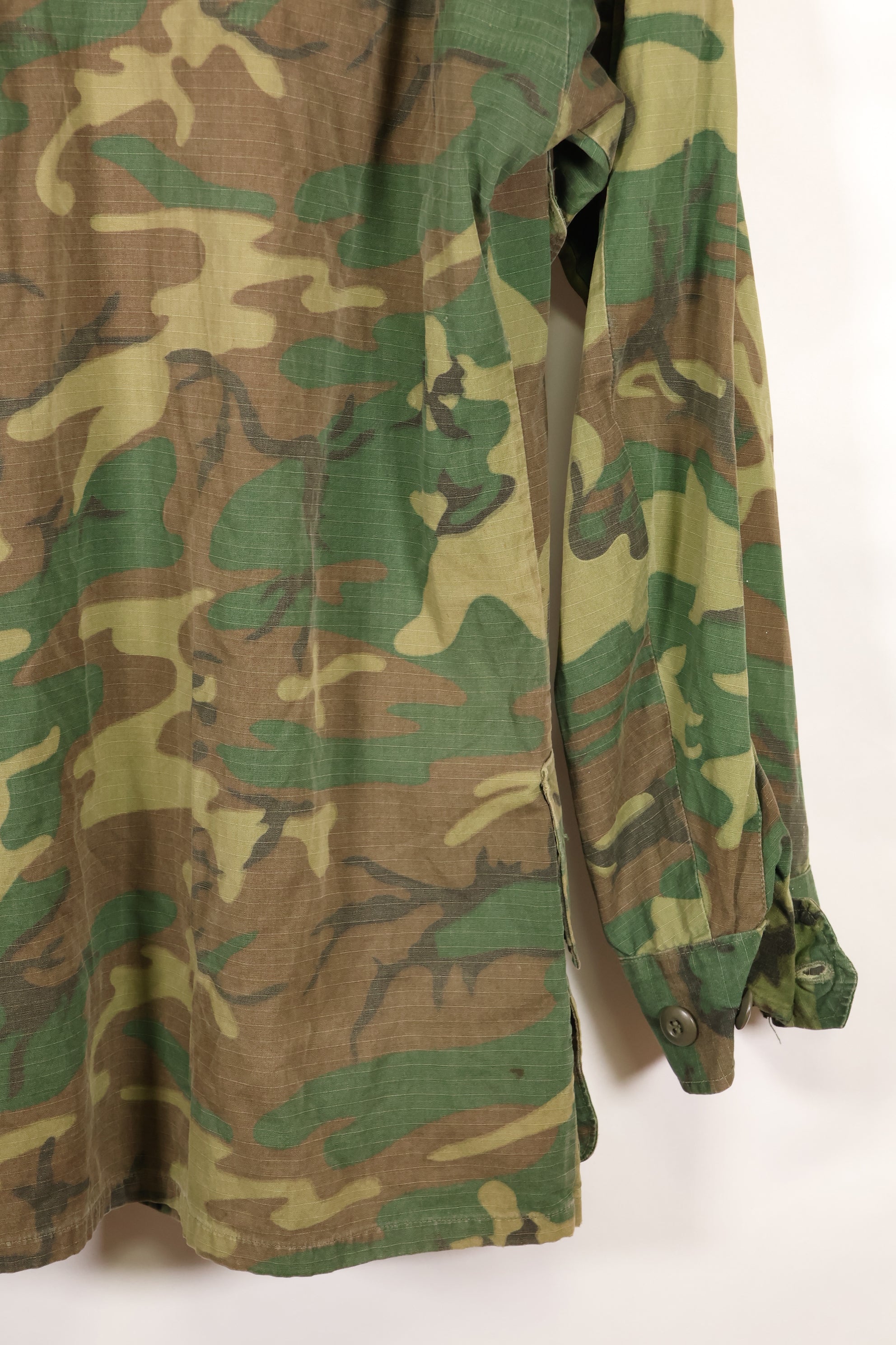 1968 Contract L-R Ripstop ERDL Camouflage Jungle Fatigue Jacket in good used condition
