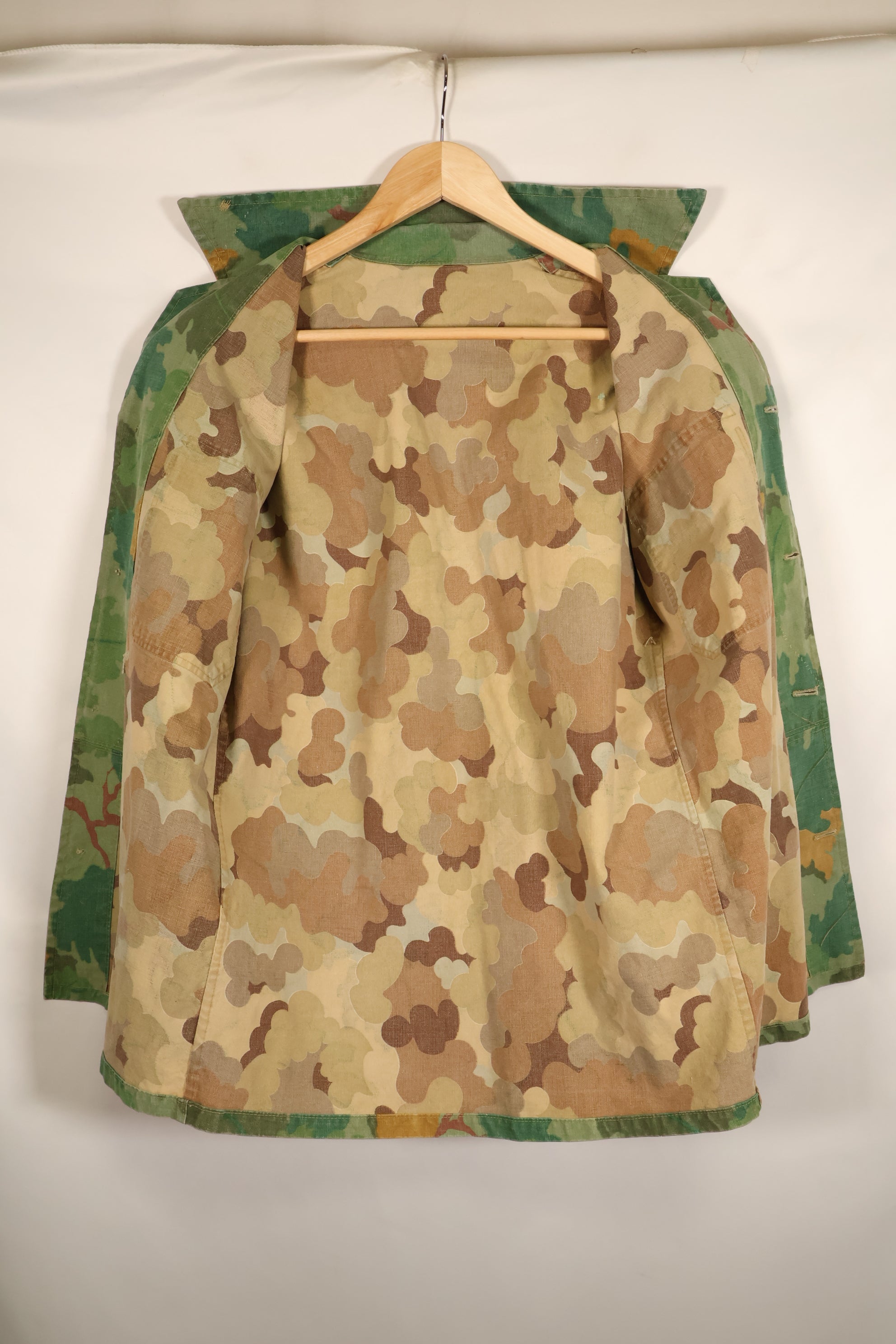 ปลายทศวรรษ 1960 ถึงต้นทศวรรษ 1970: เสื้อลายพรางยูทิลิตี้ Mitchell ของนาวิกโยธินสหรัฐฯ (USMC) ซื้อโดยส่วนตัว ผลิตจากผ้าเต็นท์