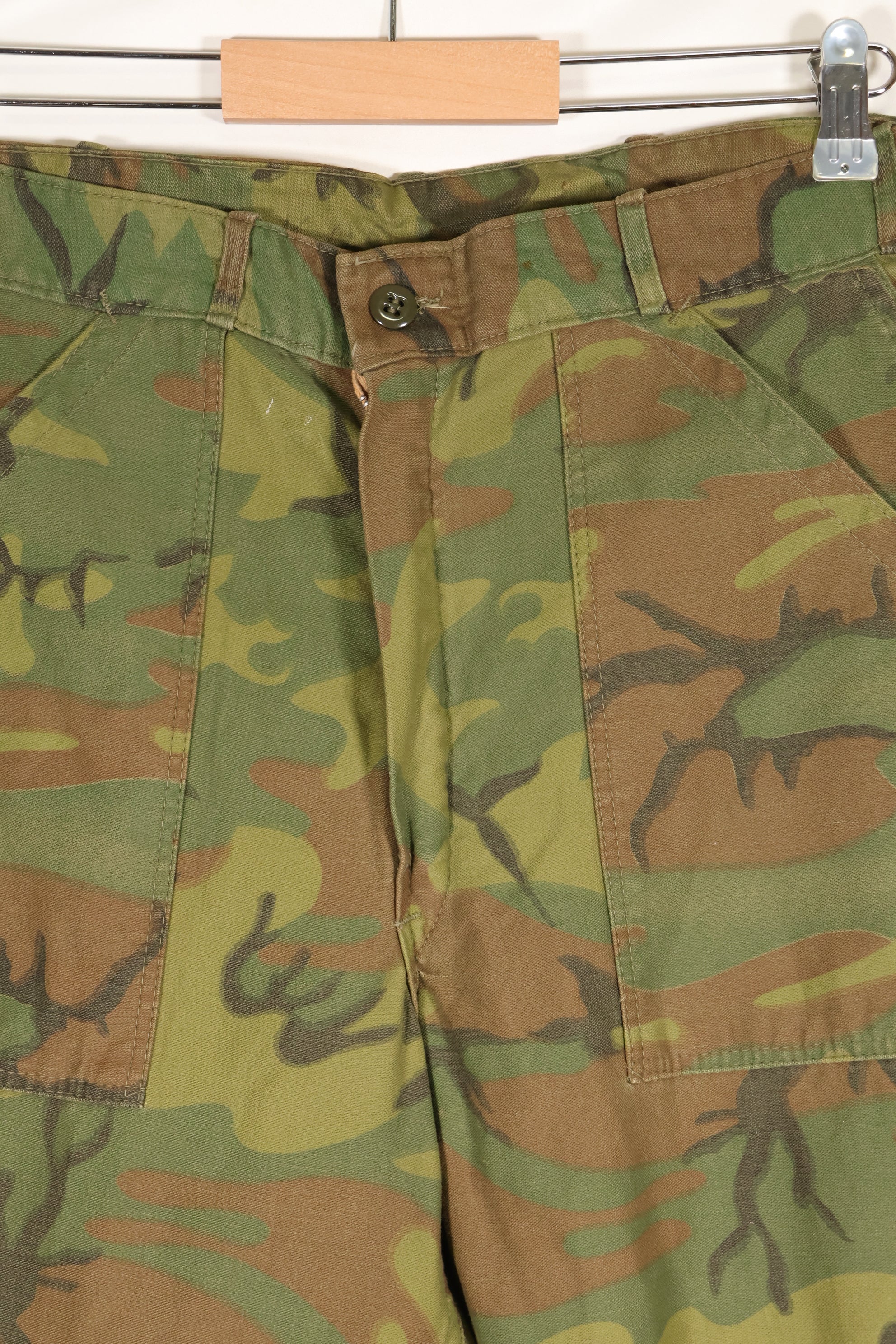 ทศวรรษ 1960 ลายพรางอินวิซิเบิลลีฟ กองทัพบกสหรัฐฯ กางเกงยูทิลิตี้แบบตัด เกือบไม่เคยใช้