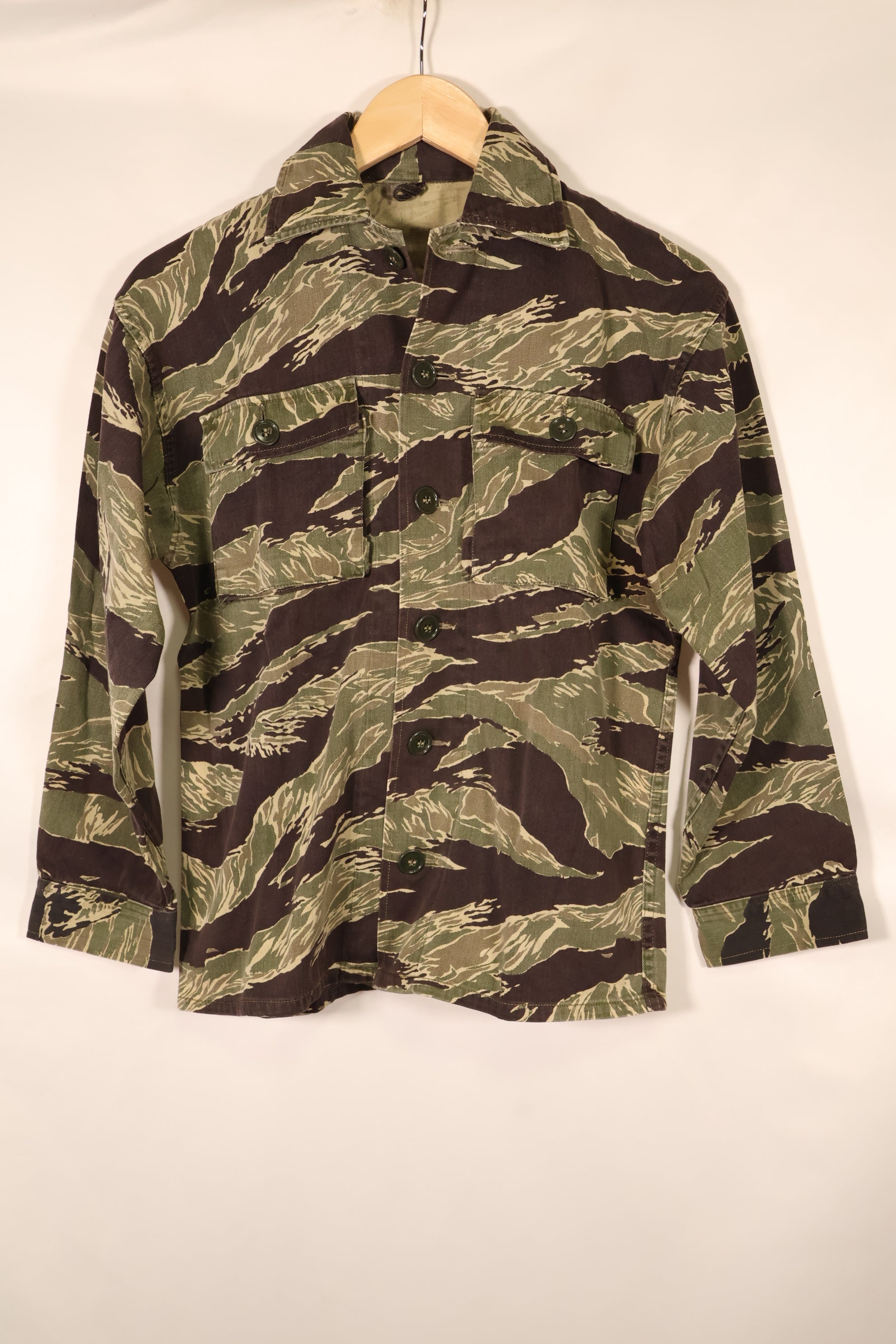 ประมาณปี 1965–65   ลายเสือโอกินาวา   JWD   ลายเสือ   ทรงเอเชีย   เสื้อเชิ้ต   มือสอง