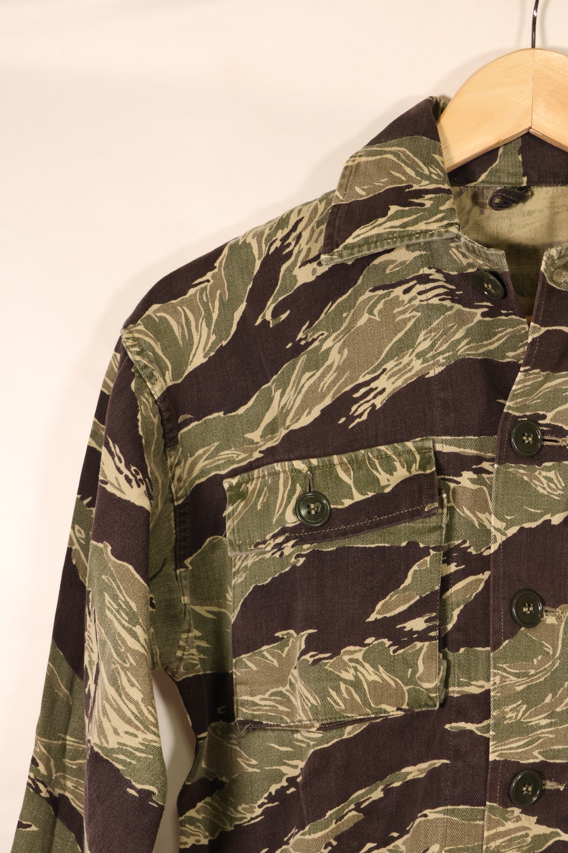 ประมาณปี 1965–65   ลายเสือโอกินาวา   JWD   ลายเสือ   ทรงเอเชีย   เสื้อเชิ้ต   มือสอง