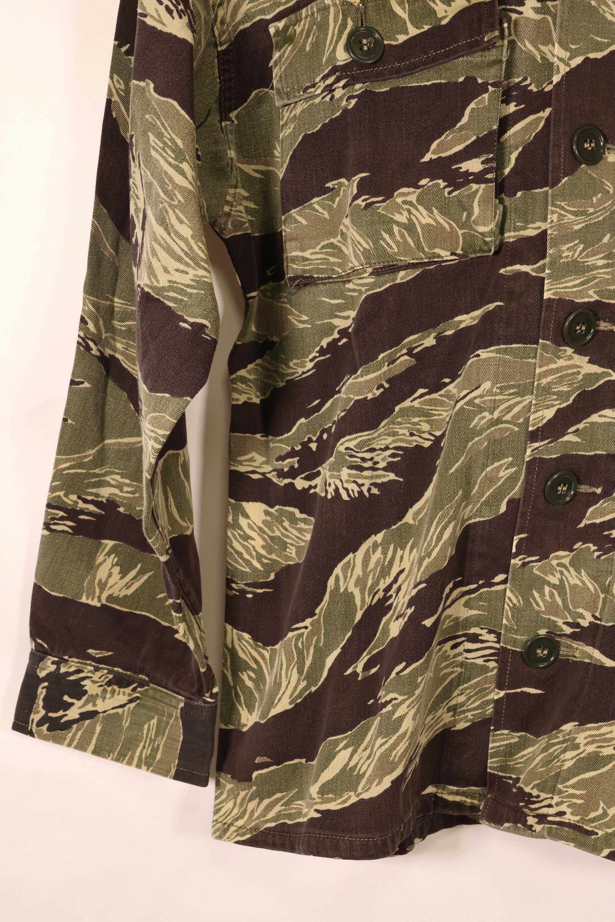 ประมาณปี 1965–65   ลายเสือโอกินาวา   JWD   ลายเสือ   ทรงเอเชีย   เสื้อเชิ้ต   มือสอง