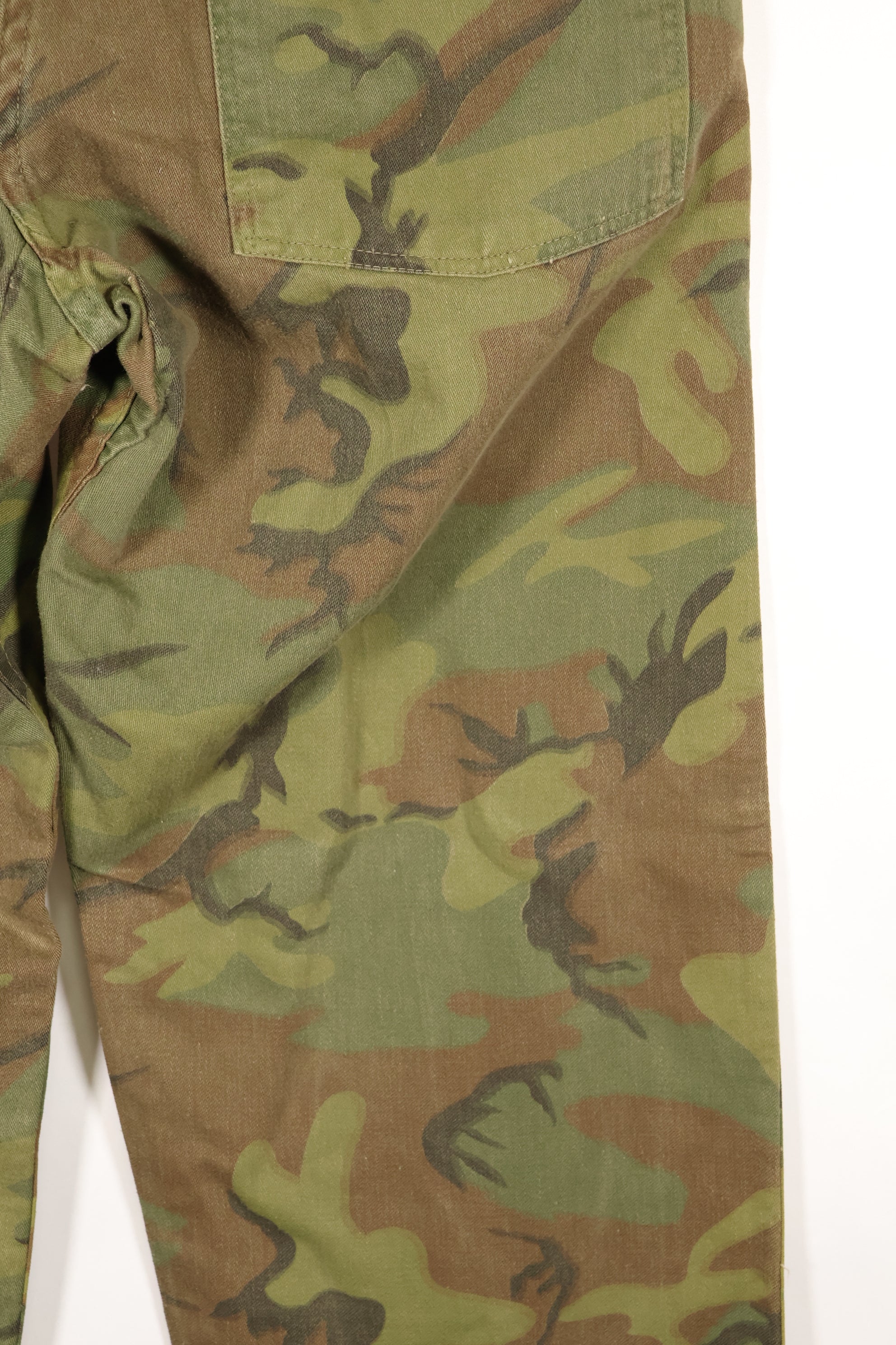 ทศวรรษ 1960 ลายพรางอินวิซิเบิลลีฟ กองทัพบกสหรัฐฯ กางเกงยูทิลิตี้แบบตัด เกือบไม่เคยใช้