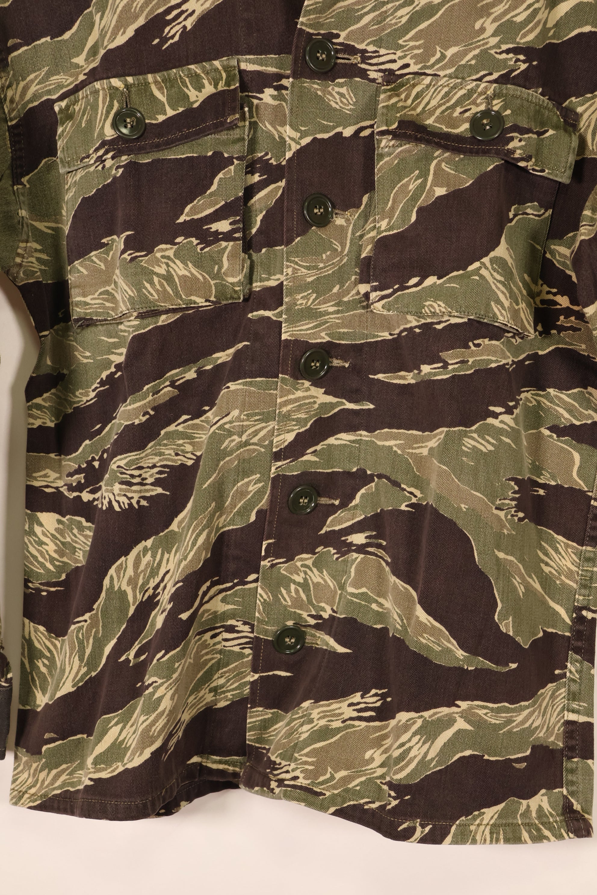 ประมาณปี 1965–65   ลายเสือโอกินาวา   JWD   ลายเสือ   ทรงเอเชีย   เสื้อเชิ้ต   มือสอง