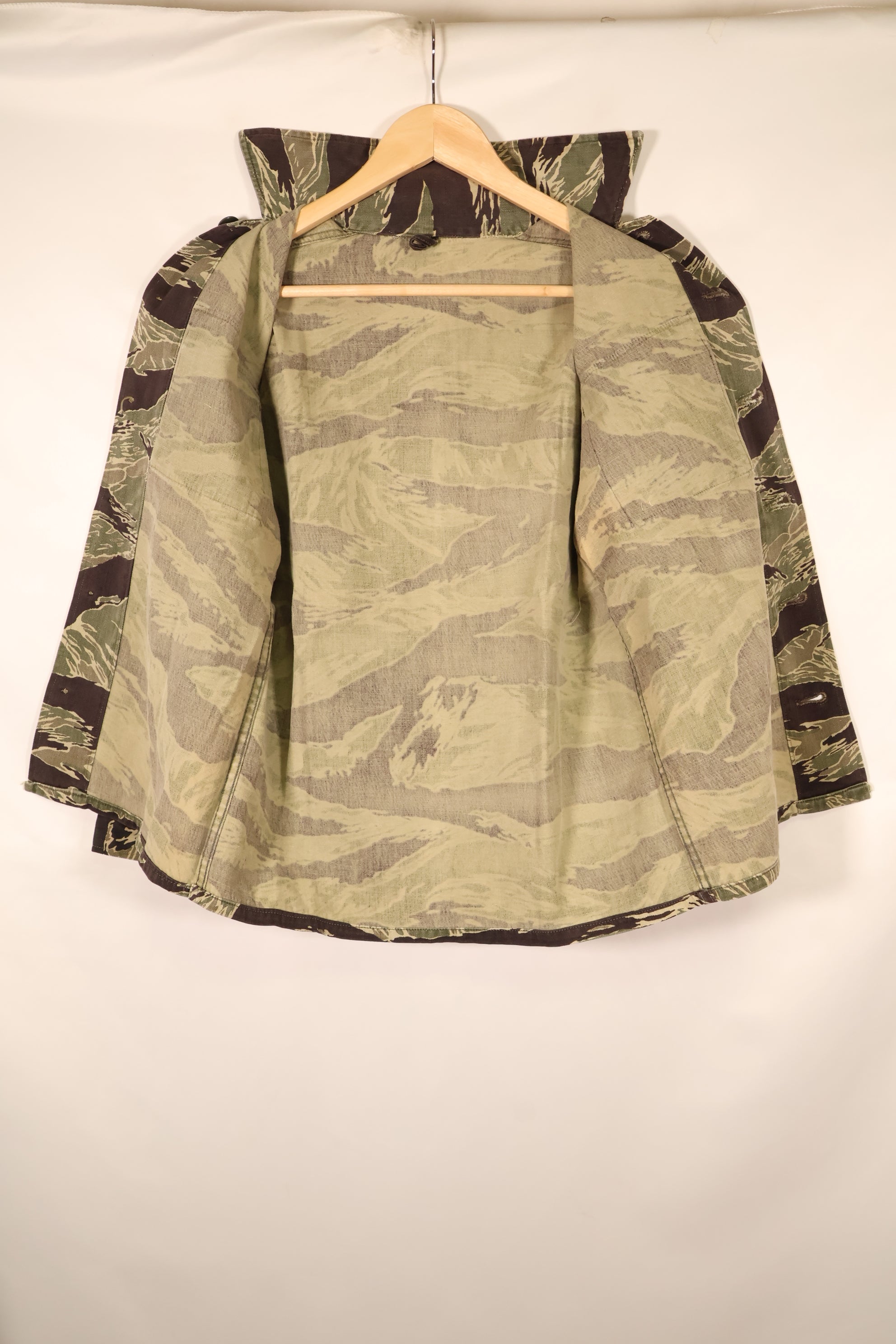 ประมาณปี 1965–65   ลายเสือโอกินาวา   JWD   ลายเสือ   ทรงเอเชีย   เสื้อเชิ้ต   มือสอง