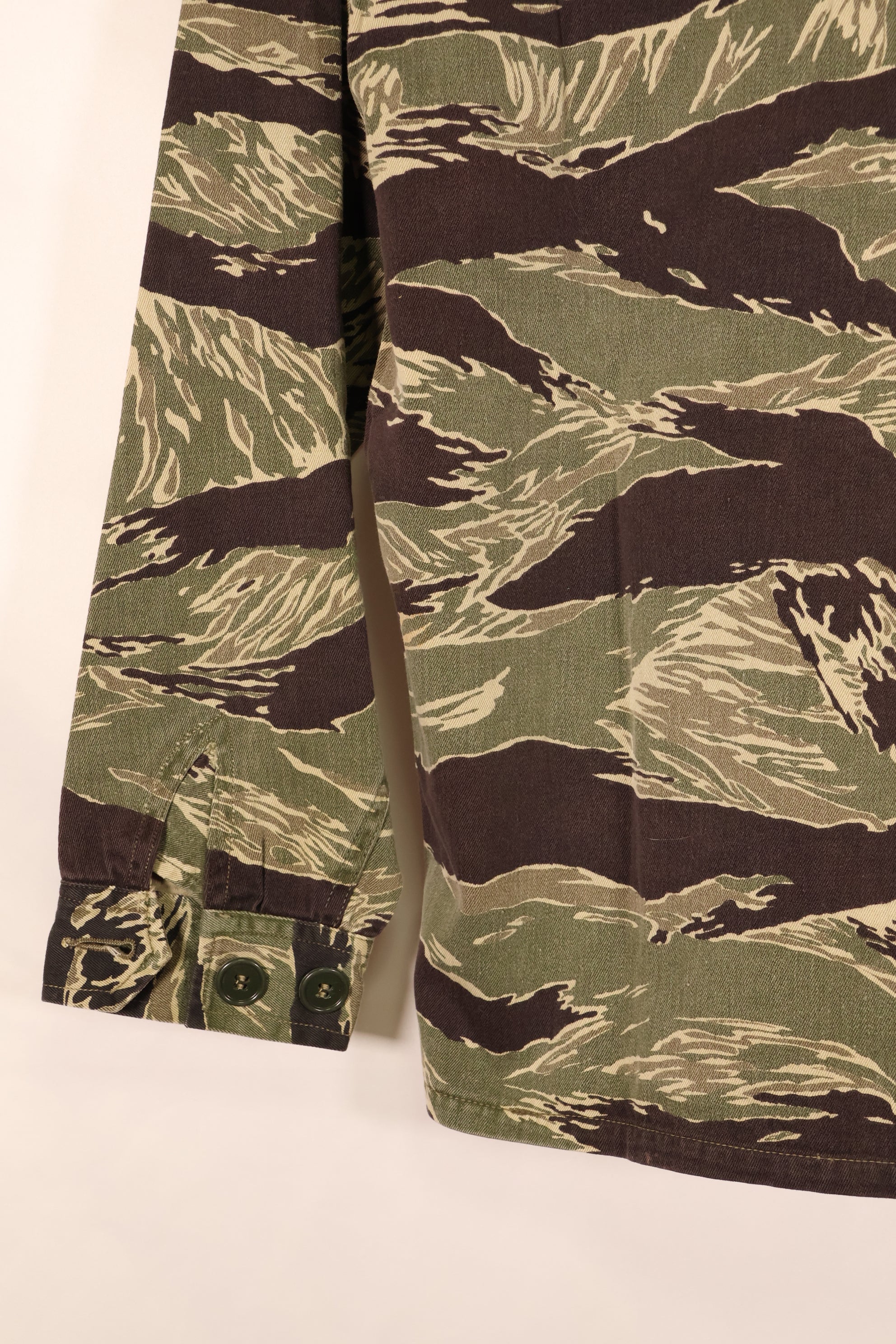 ประมาณปี 1965–65   ลายเสือโอกินาวา   JWD   ลายเสือ   ทรงเอเชีย   เสื้อเชิ้ต   มือสอง