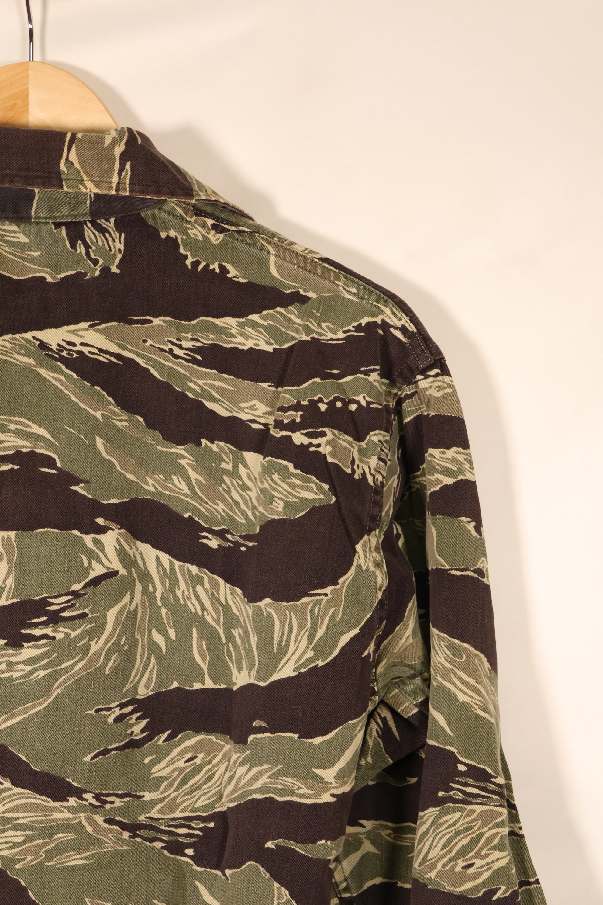 ประมาณปี 1965–65   ลายเสือโอกินาวา   JWD   ลายเสือ   ทรงเอเชีย   เสื้อเชิ้ต   มือสอง