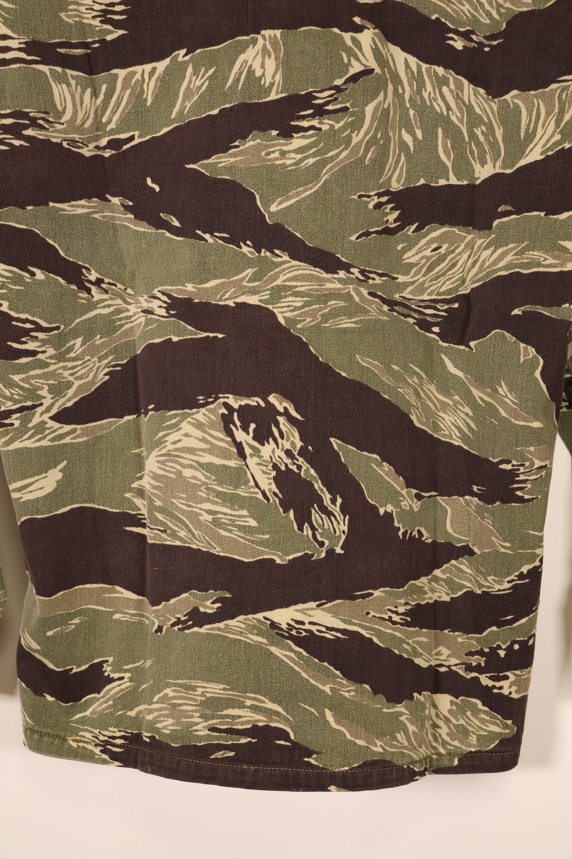 ประมาณปี 1965–65   ลายเสือโอกินาวา   JWD   ลายเสือ   ทรงเอเชีย   เสื้อเชิ้ต   มือสอง