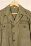 ปลายทศวรรษ 1940–1950: เสื้อยูทิลิตี้ M-47 HBT ของกองทัพสหรัฐฯ พร้อมแผ่นปะ, มือสอง