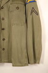 ปลายทศวรรษ 1940–1950: เสื้อยูทิลิตี้ M-47 HBT ของกองทัพสหรัฐฯ พร้อมแผ่นปะ, มือสอง